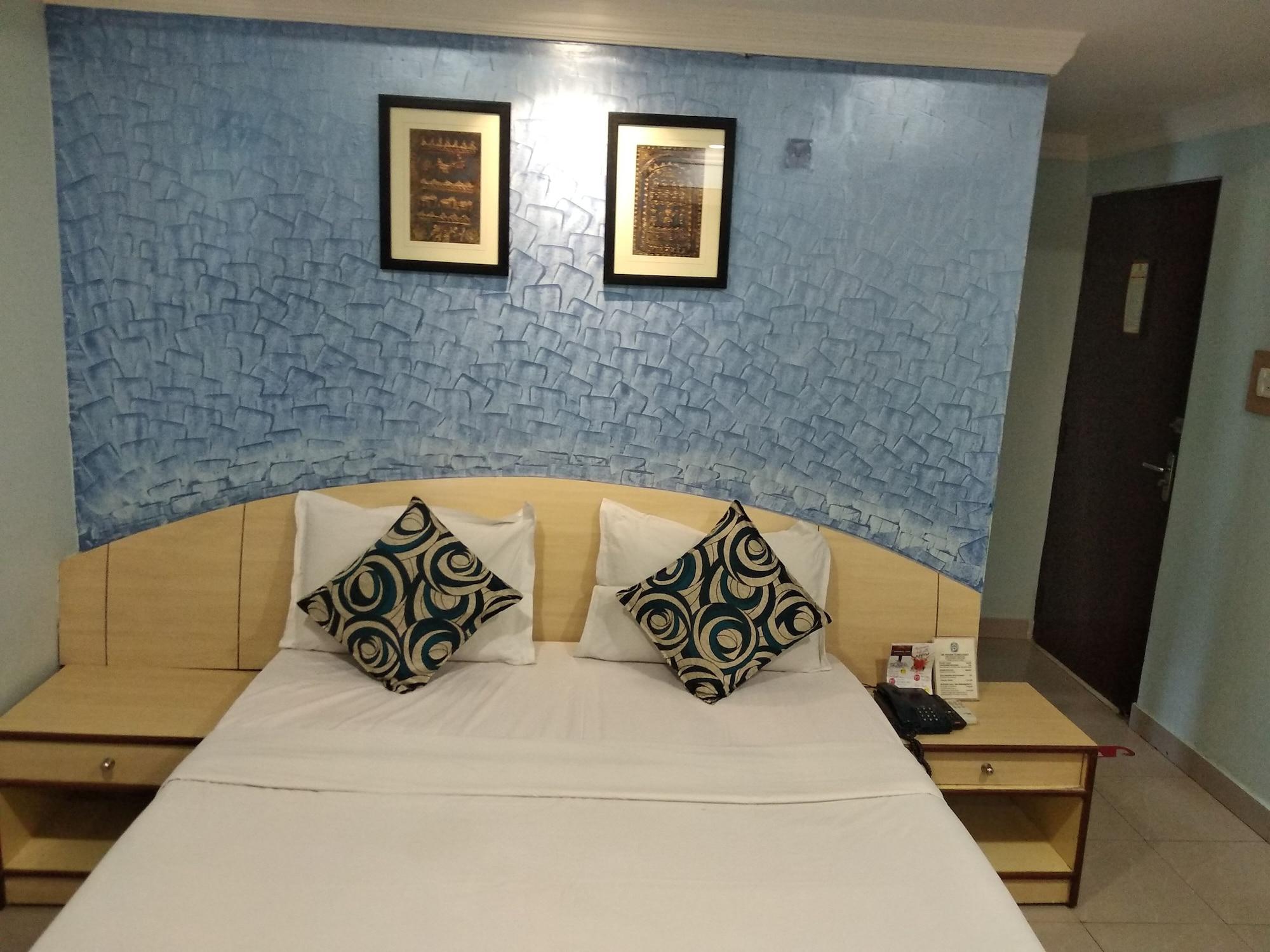 Hotel Pushpak Μπουμπάνεσβαρ Εξωτερικό φωτογραφία