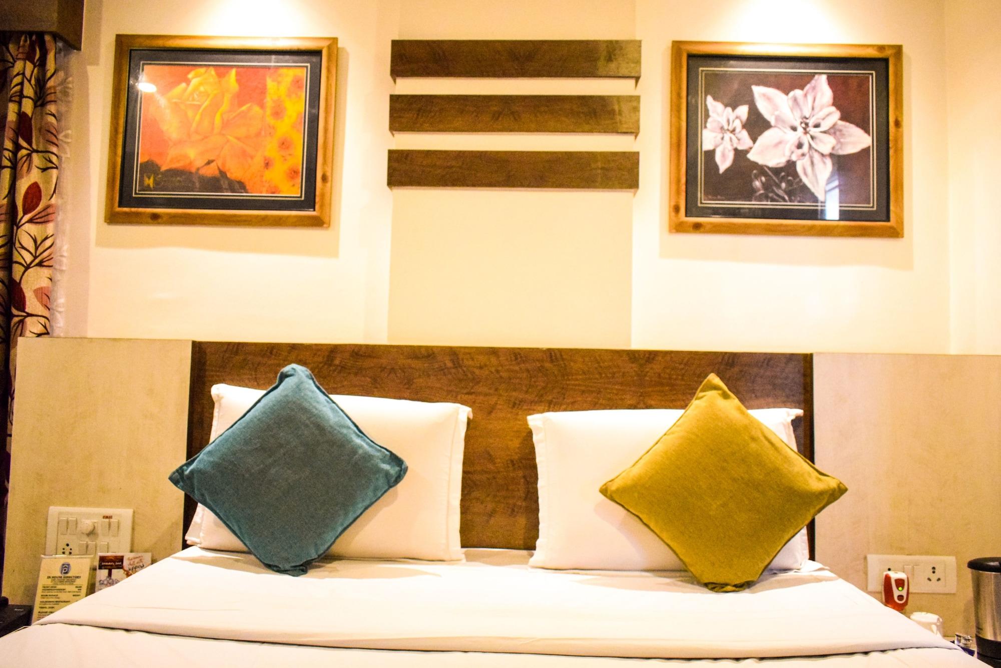 Hotel Pushpak Μπουμπάνεσβαρ Εξωτερικό φωτογραφία
