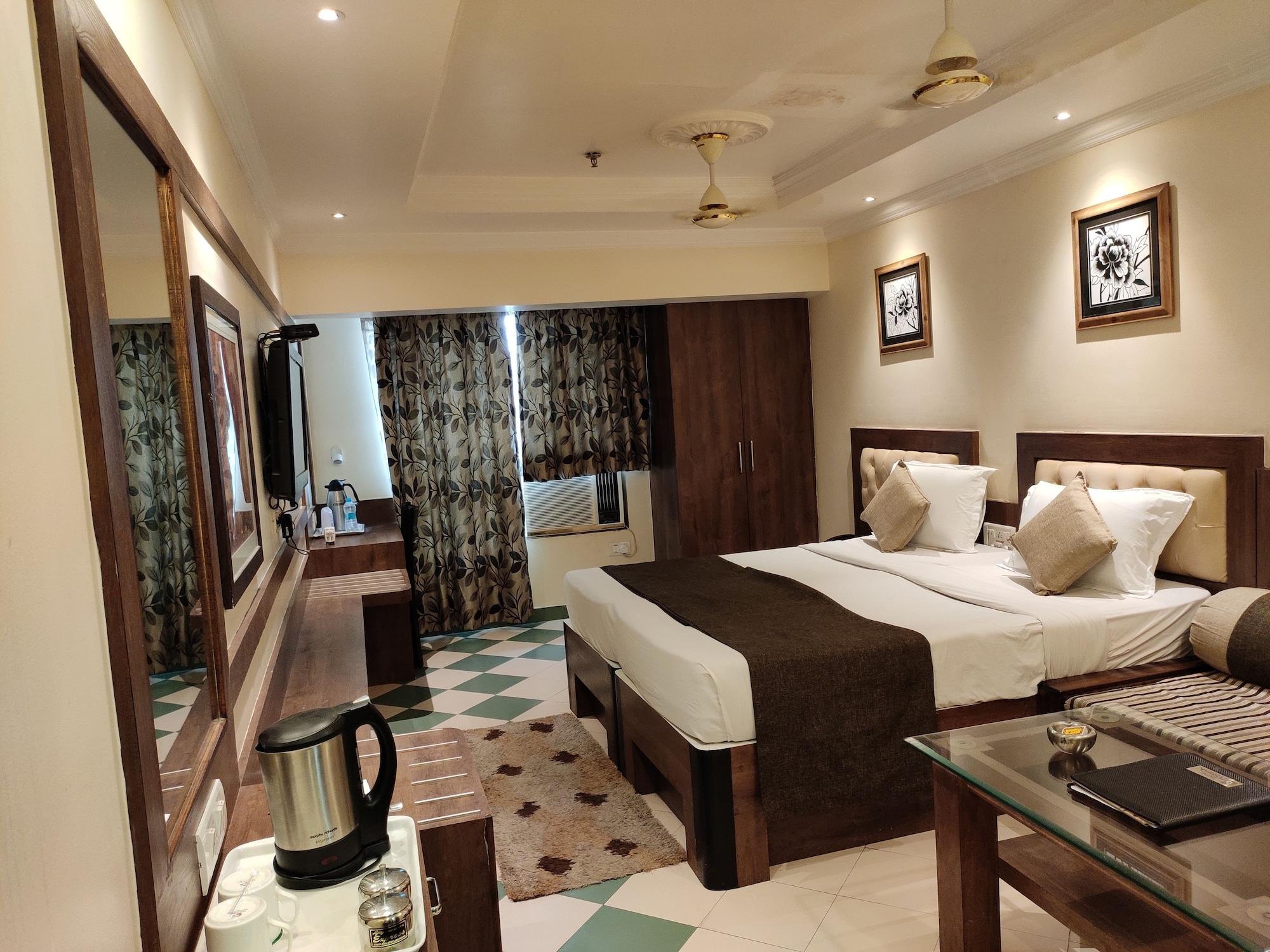 Hotel Pushpak Μπουμπάνεσβαρ Εξωτερικό φωτογραφία