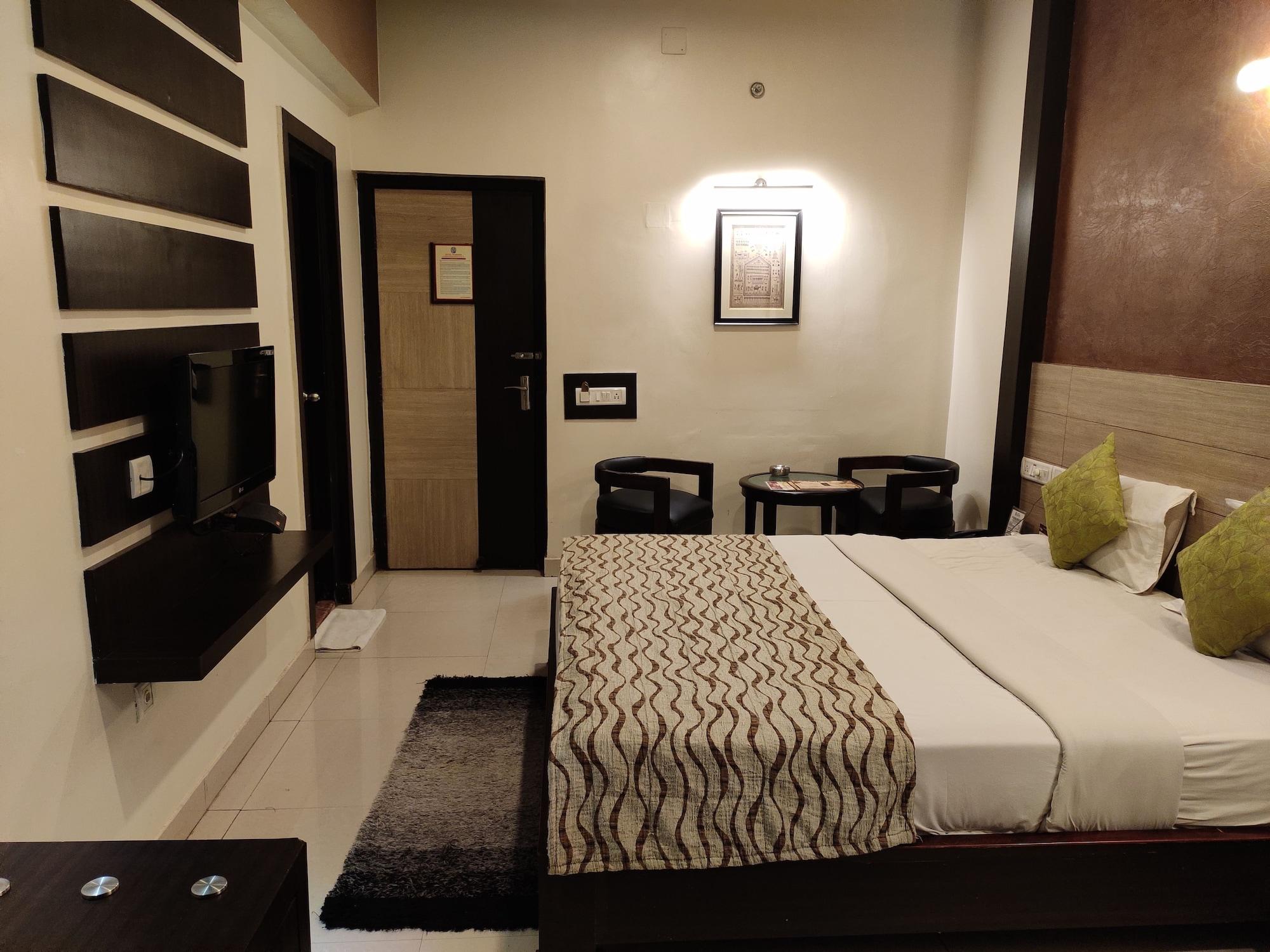Hotel Pushpak Μπουμπάνεσβαρ Εξωτερικό φωτογραφία