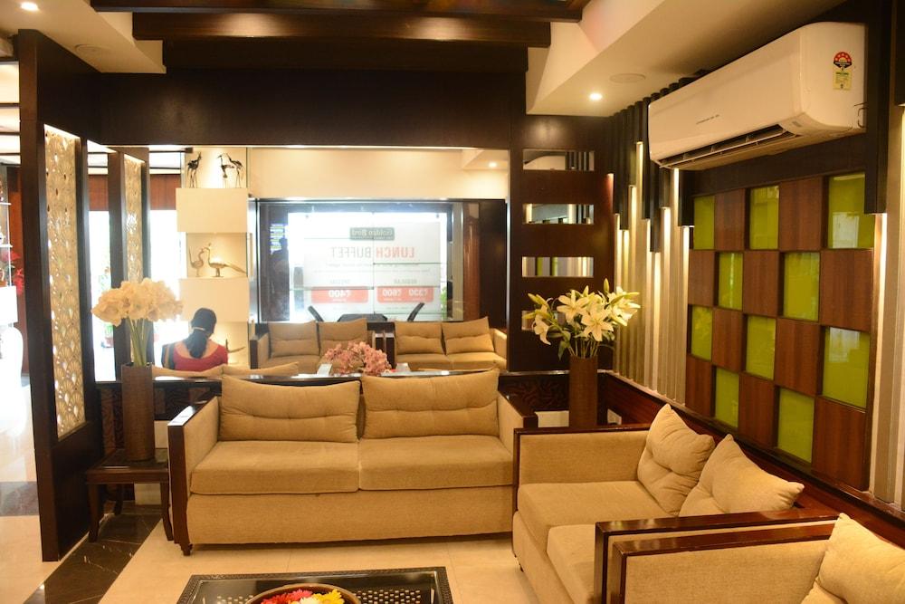 Hotel Pushpak Μπουμπάνεσβαρ Εξωτερικό φωτογραφία