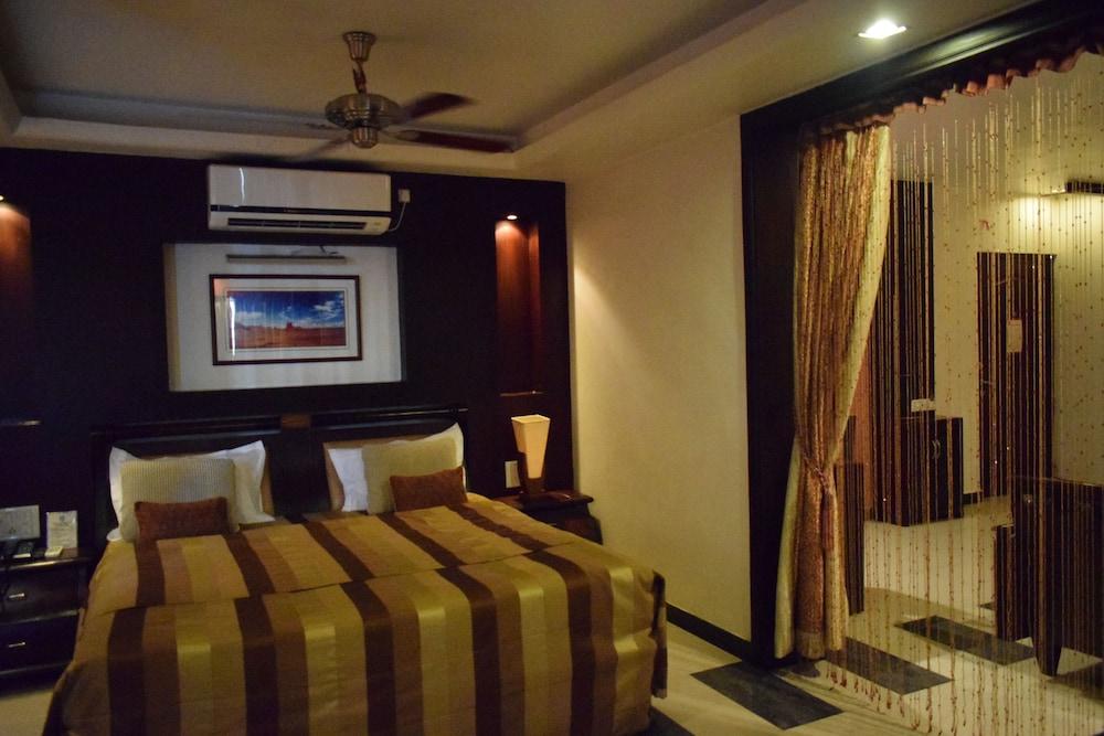 Hotel Pushpak Μπουμπάνεσβαρ Εξωτερικό φωτογραφία