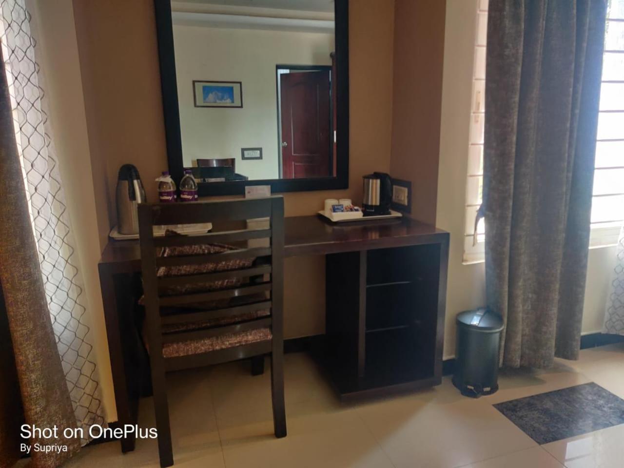 Hotel Pushpak Μπουμπάνεσβαρ Εξωτερικό φωτογραφία