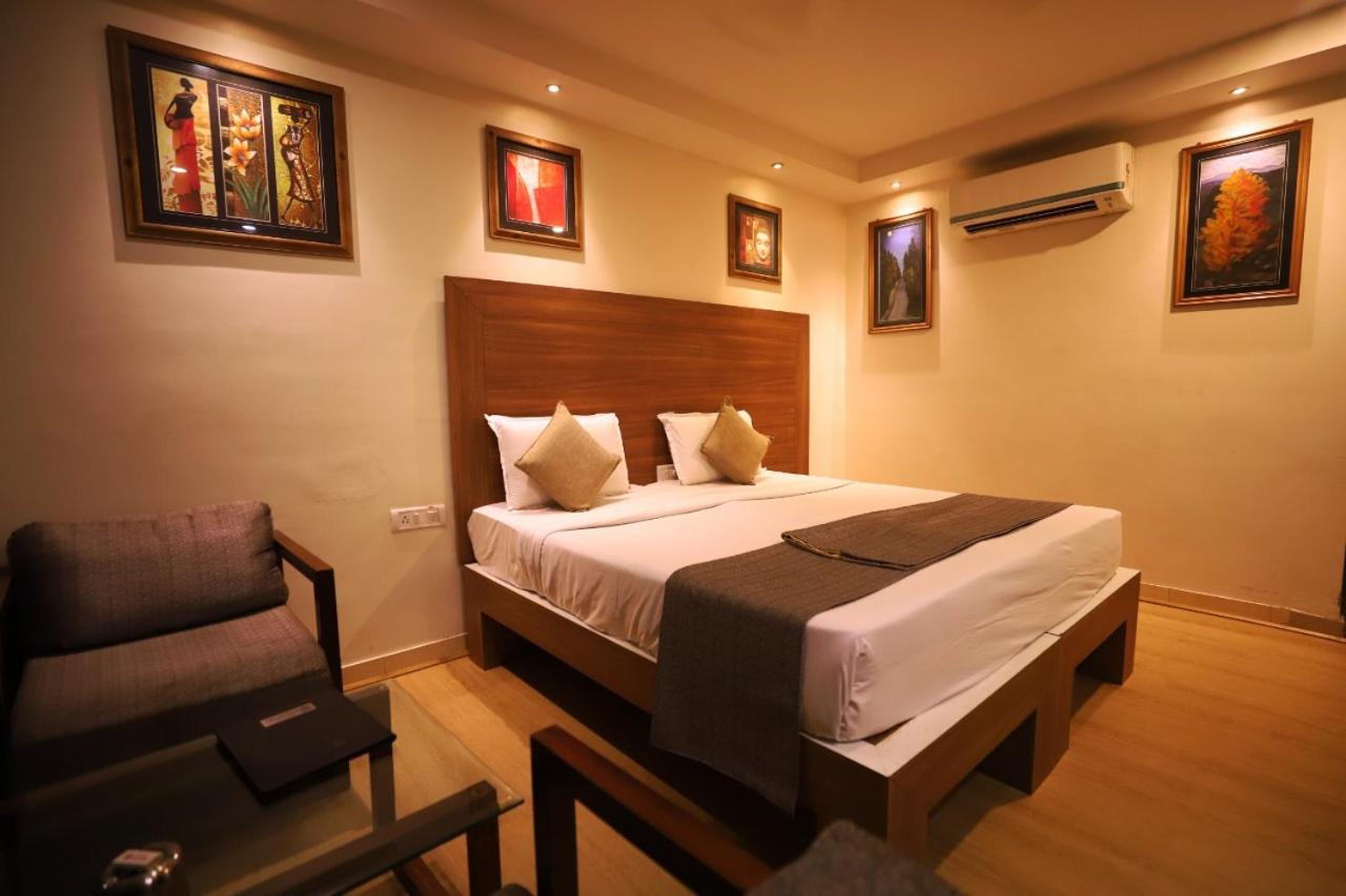 Hotel Pushpak Μπουμπάνεσβαρ Εξωτερικό φωτογραφία