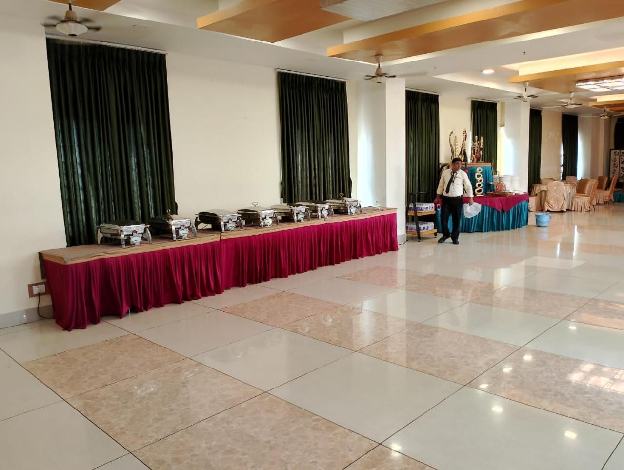 Hotel Pushpak Μπουμπάνεσβαρ Εξωτερικό φωτογραφία