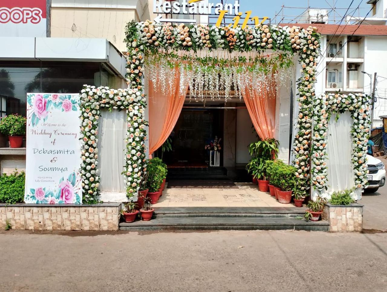 Hotel Pushpak Μπουμπάνεσβαρ Εξωτερικό φωτογραφία
