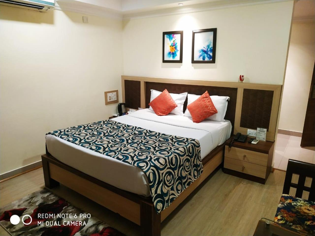 Hotel Pushpak Μπουμπάνεσβαρ Εξωτερικό φωτογραφία