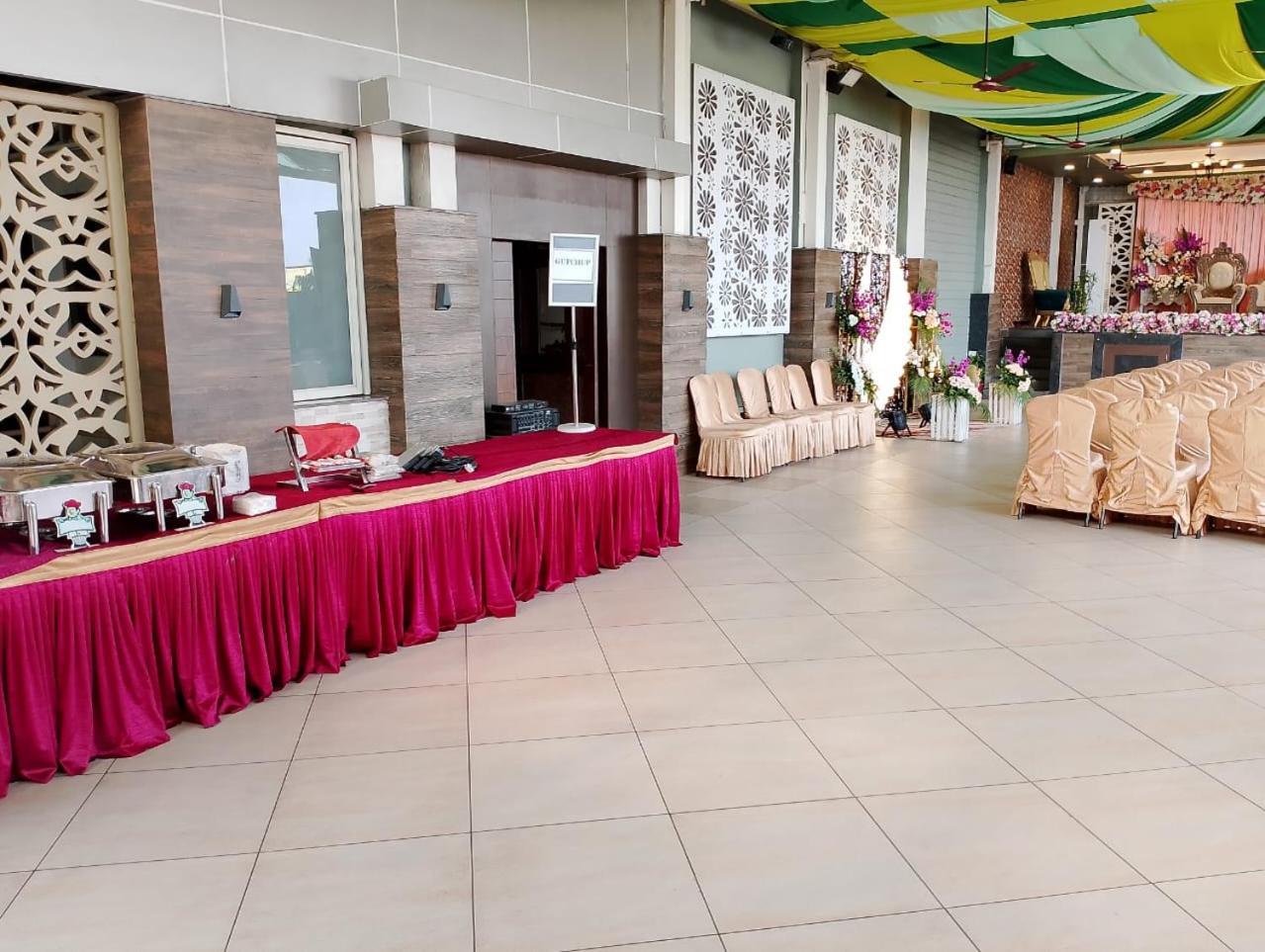 Hotel Pushpak Μπουμπάνεσβαρ Εξωτερικό φωτογραφία