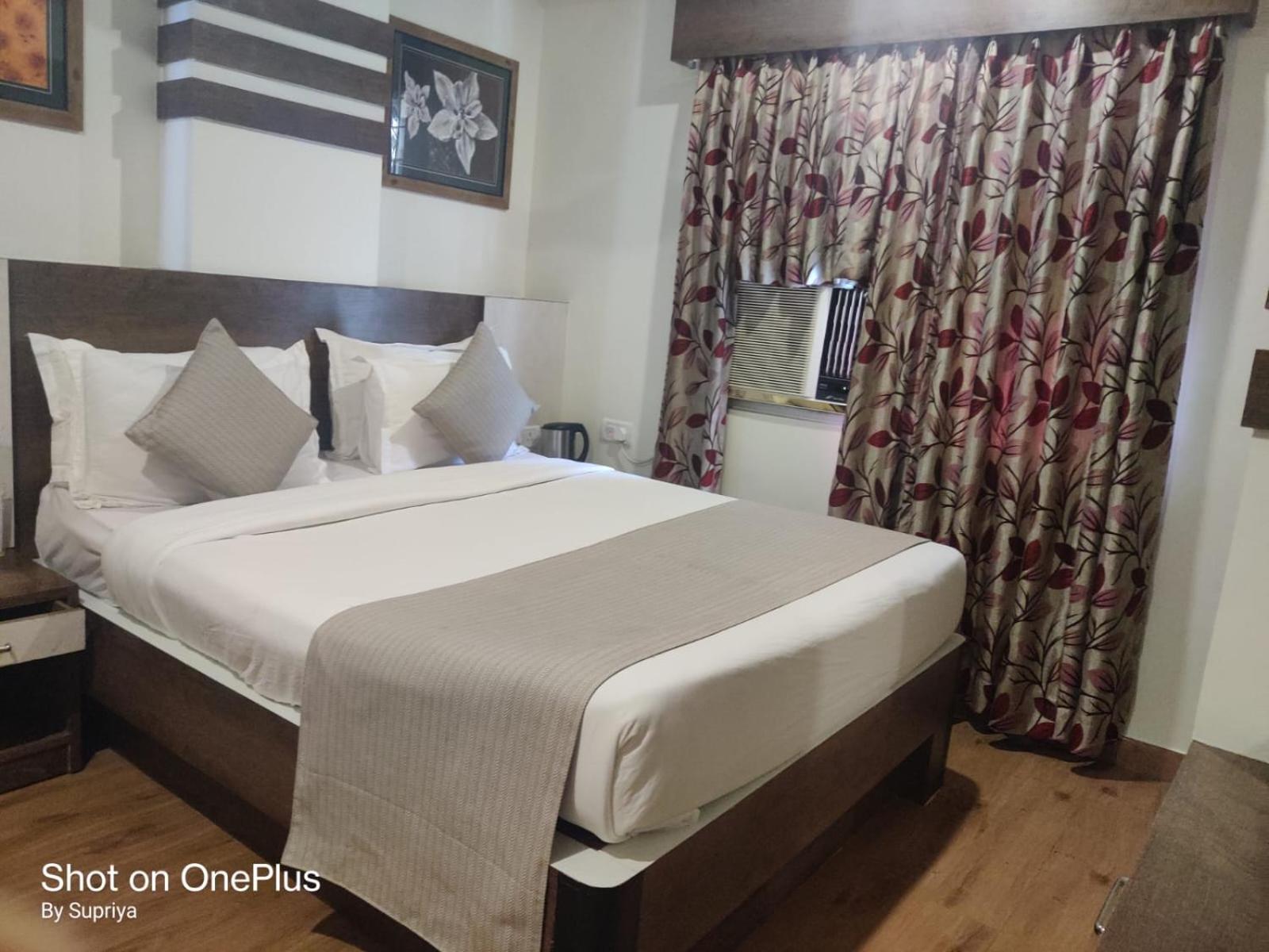 Hotel Pushpak Μπουμπάνεσβαρ Εξωτερικό φωτογραφία