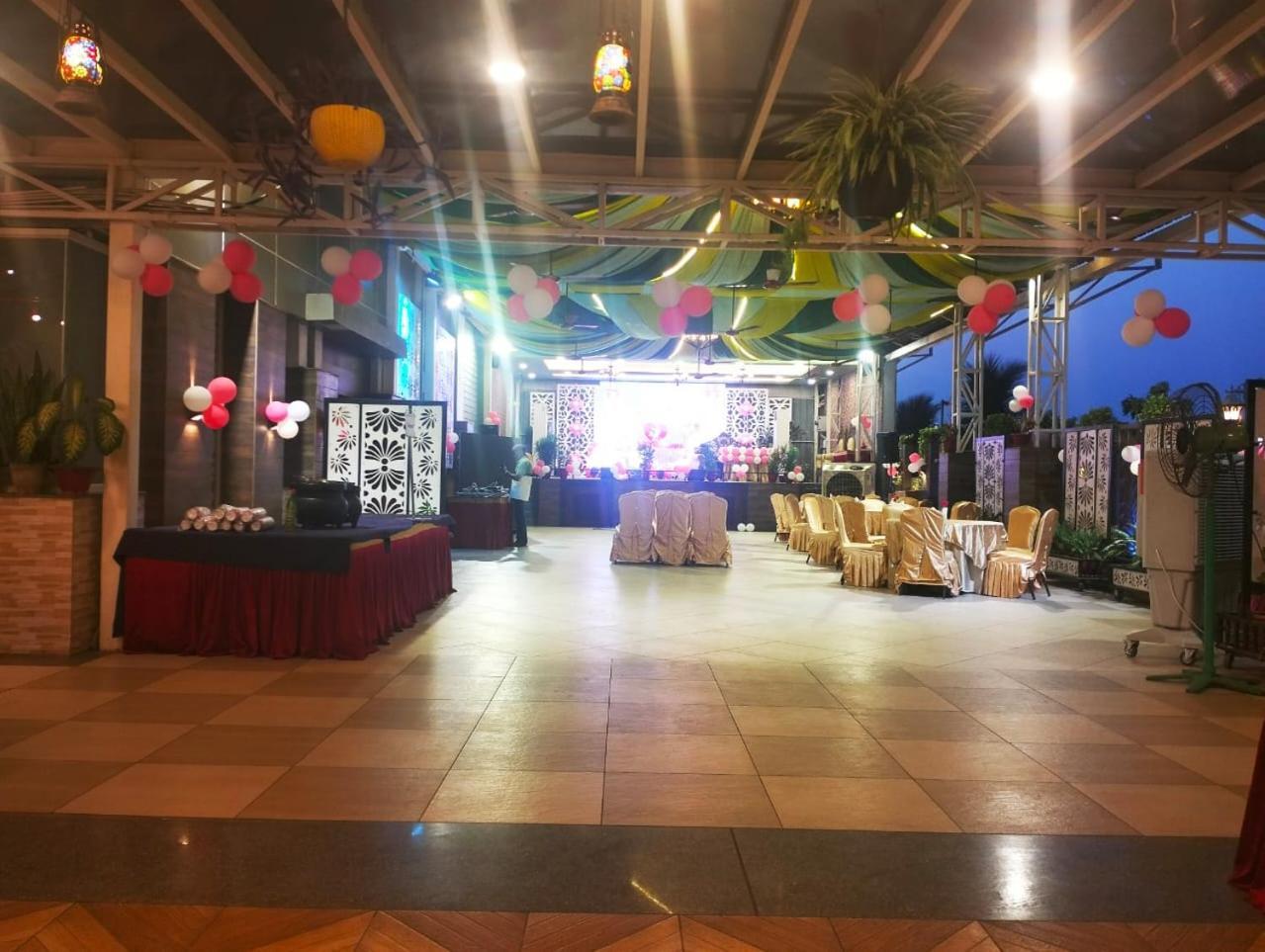 Hotel Pushpak Μπουμπάνεσβαρ Εξωτερικό φωτογραφία