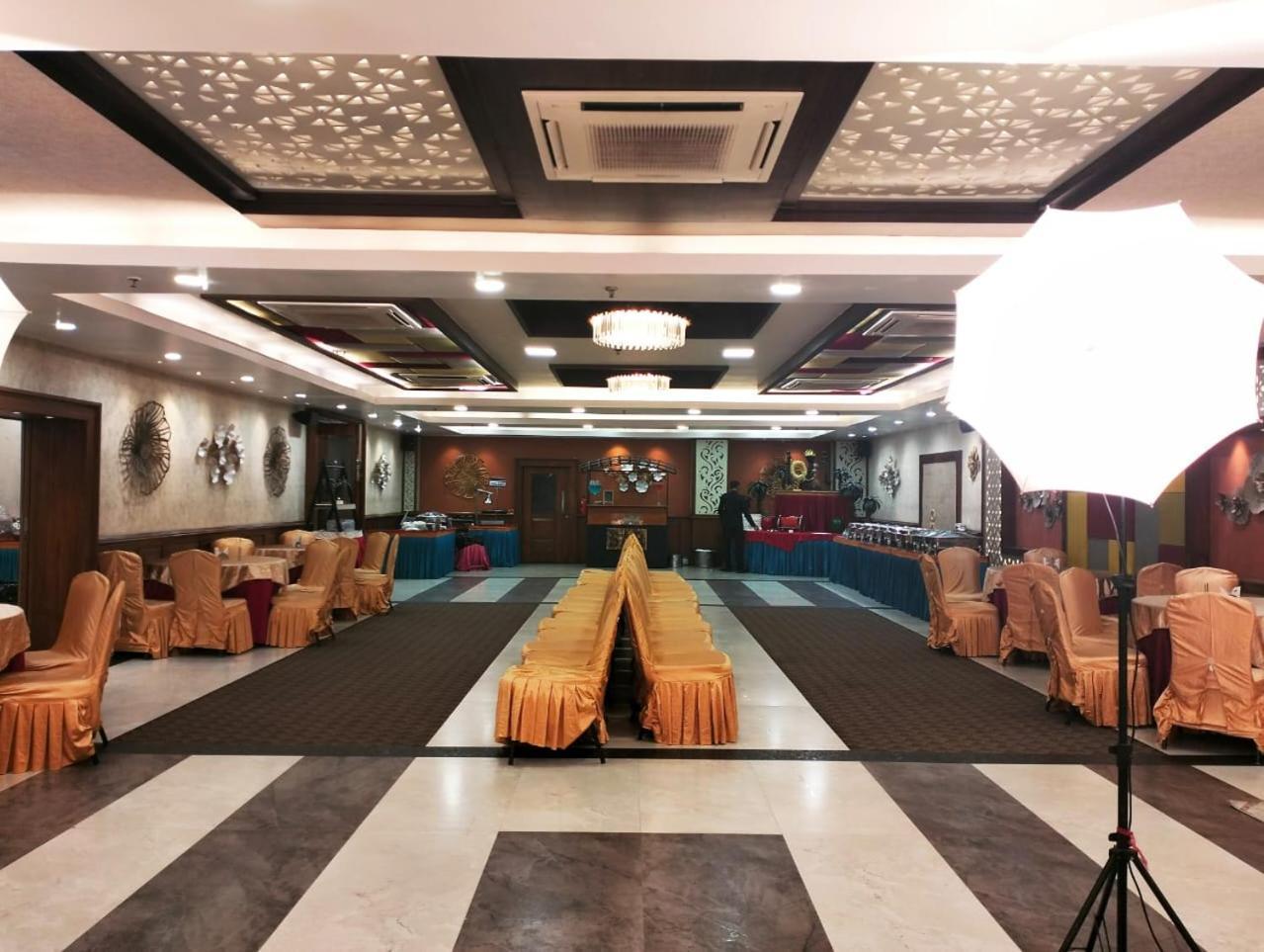 Hotel Pushpak Μπουμπάνεσβαρ Εξωτερικό φωτογραφία