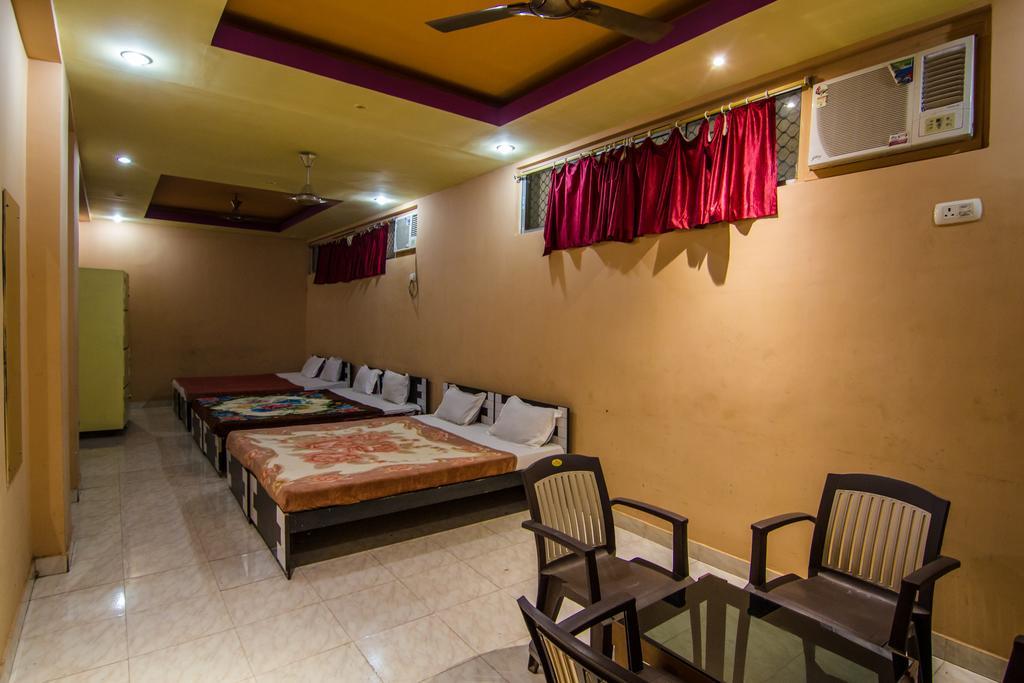 Hotel Pushpak Μπουμπάνεσβαρ Εξωτερικό φωτογραφία