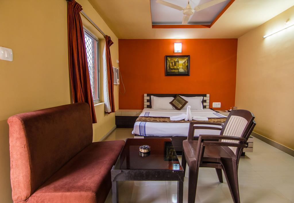 Hotel Pushpak Μπουμπάνεσβαρ Εξωτερικό φωτογραφία