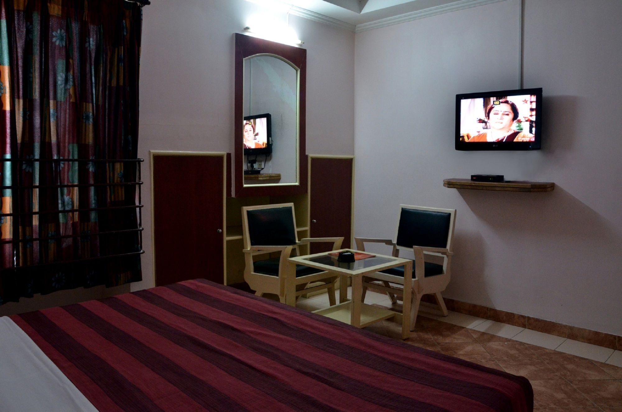 Hotel Pushpak Μπουμπάνεσβαρ Εξωτερικό φωτογραφία